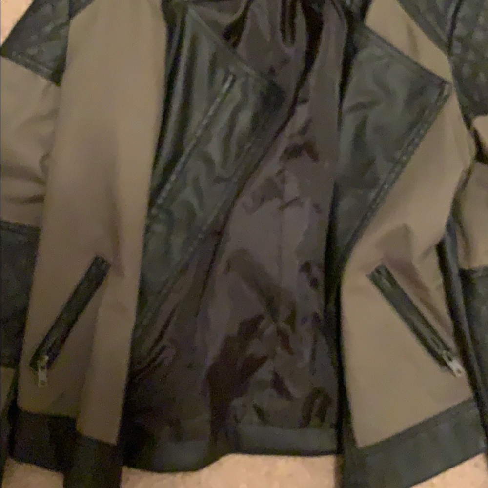 Jacket - Picture 4 of 4